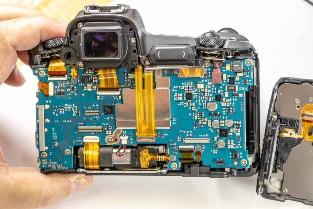 The Unbiased Canon EOS R Disassembly and Teardown