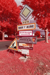 demain des l aube serie infrarouge bar grand est photographie infrarouge vigne paysage abandon misere rouge champagne Pierre Louis FERRER 14 26