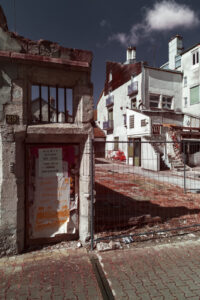 demain des l aube serie infrarouge bar grand est photographie infrarouge vigne paysage abandon misere rouge champagne Pierre Louis FERRER 21 25