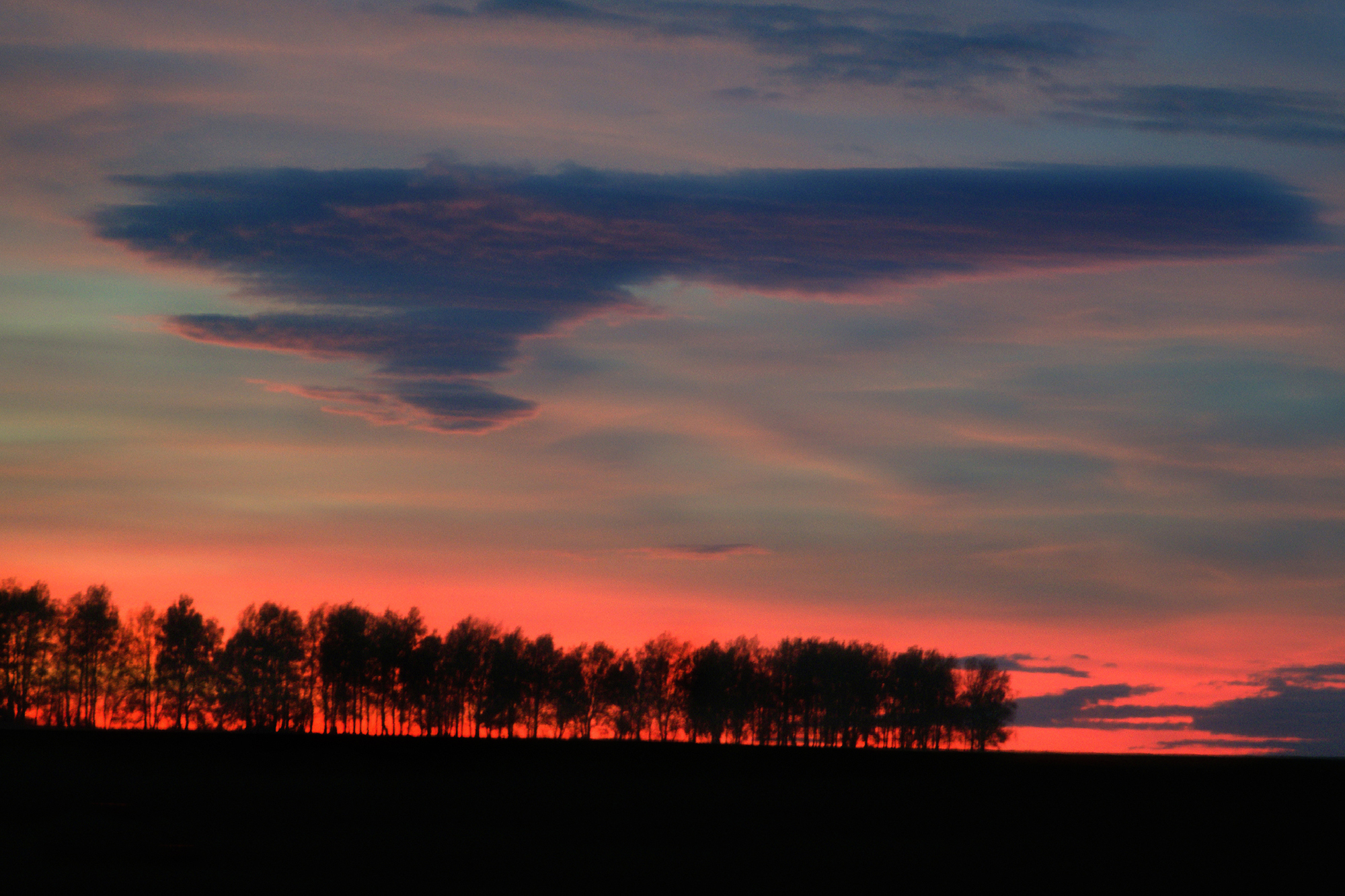 Жгут неба. Осень в небе ждут облака. Осеннее небо закат. Осень в небе жгут. Осень закат.