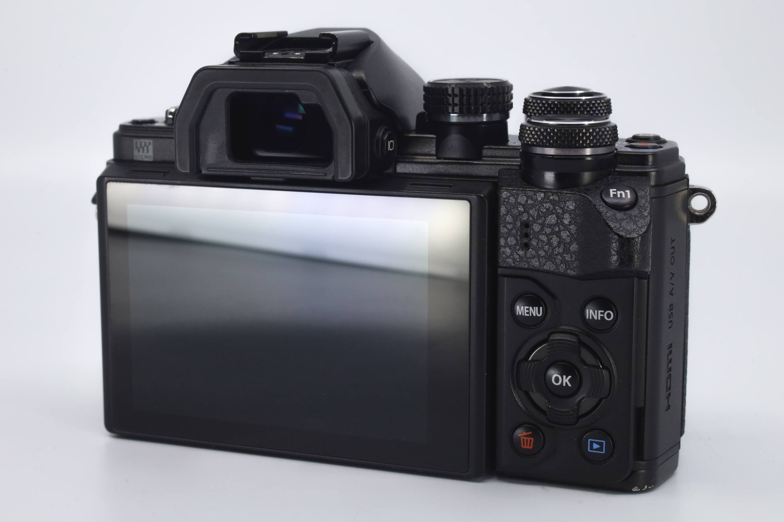 Olympus OM-D E-M10 Mark IV Silver - Kamera Express