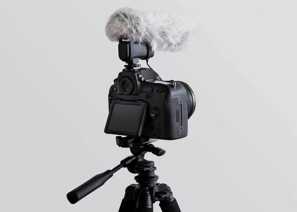 camera with microphone 2022 12 16 01 14 25 utc