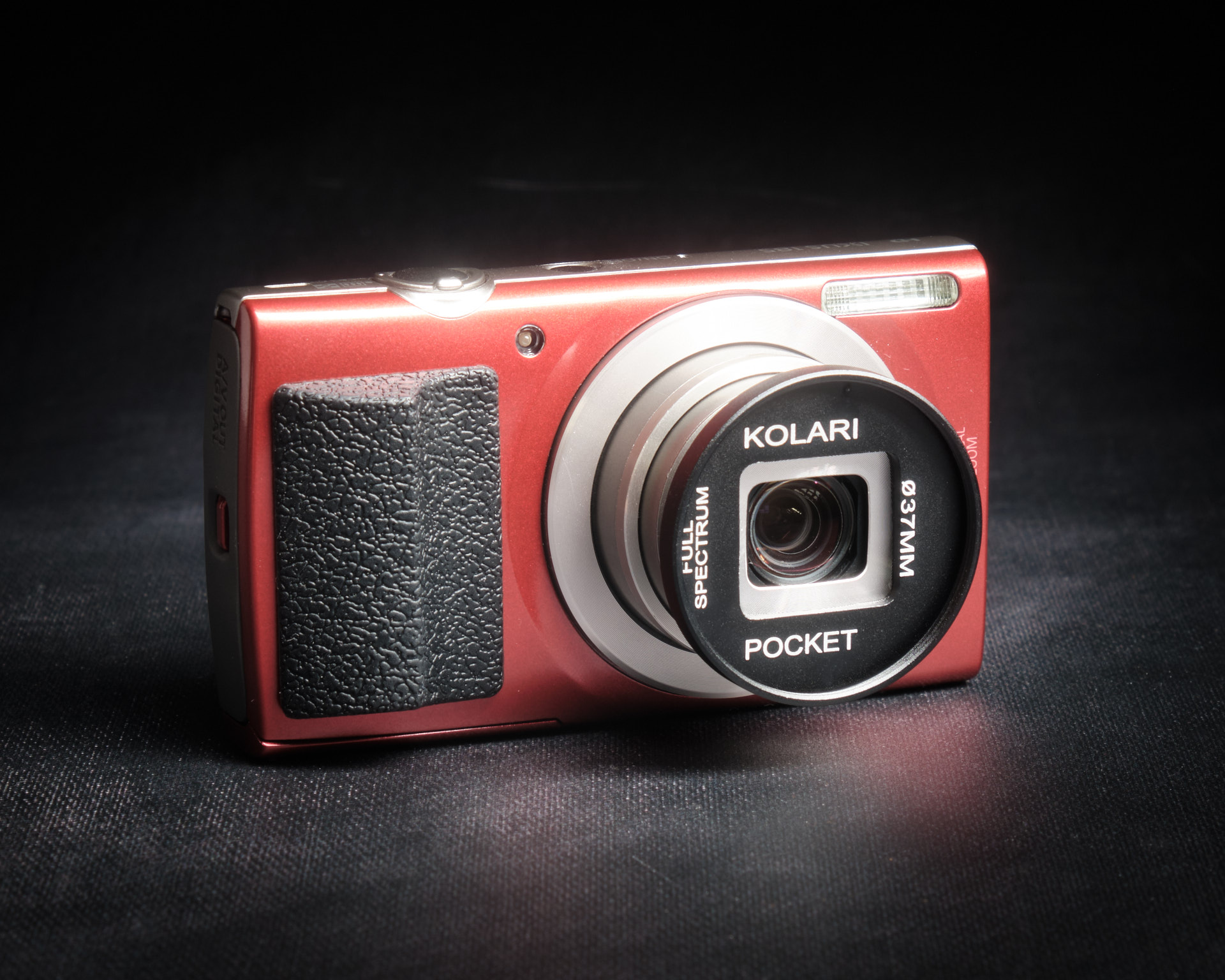 Kolari Pocket Red Edition dark background lifestyle