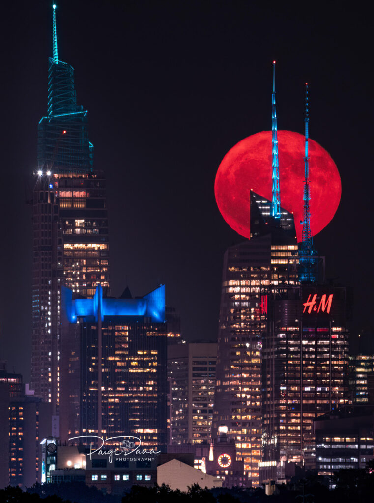 Moon Over HM e9d1117e 8340 4b13 8d7c 43bd32ebce27